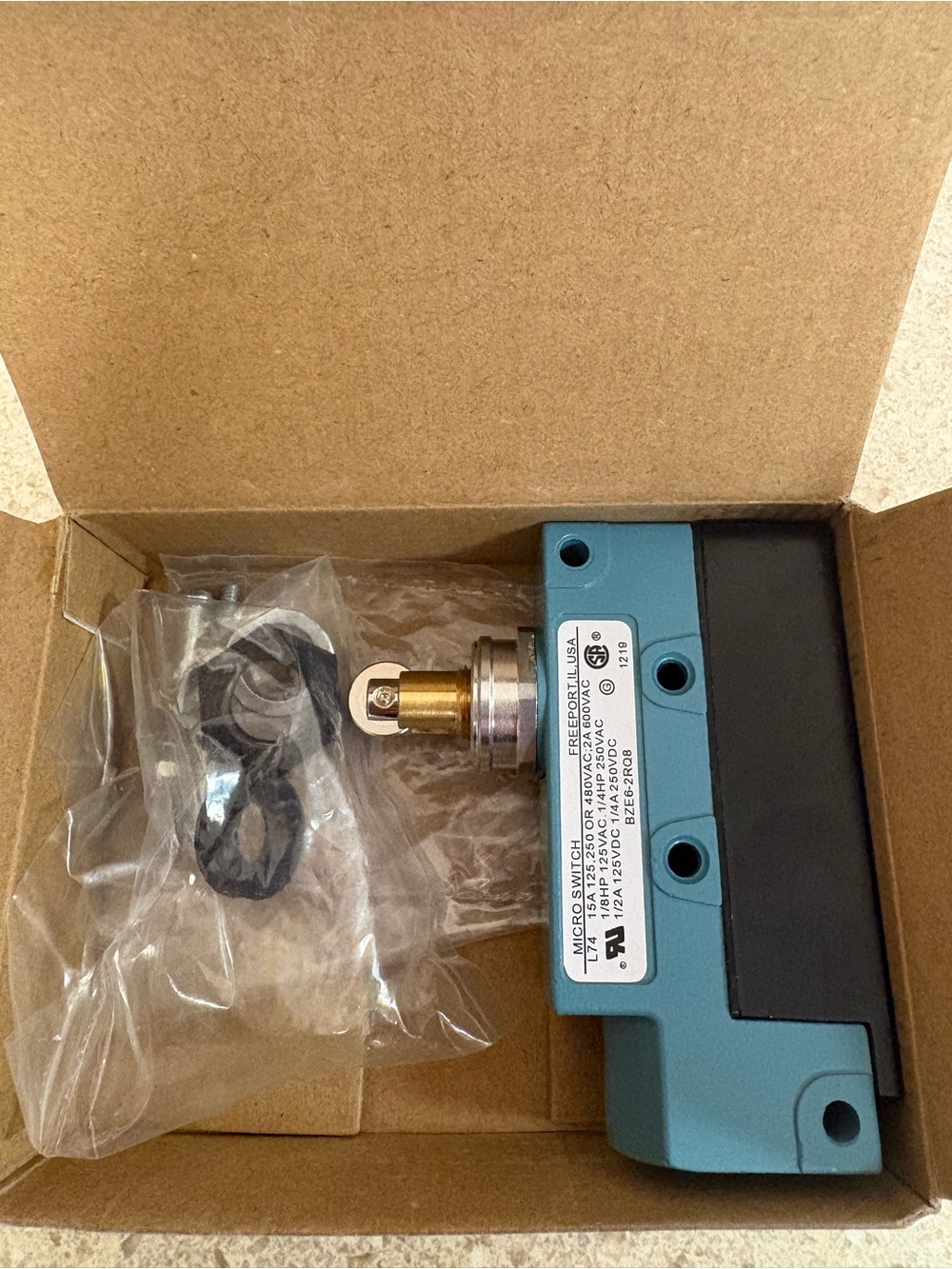 Industrial Limit Switch with Roller Plunger - Blue